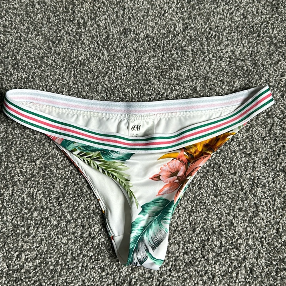 H & M bikini bottoms